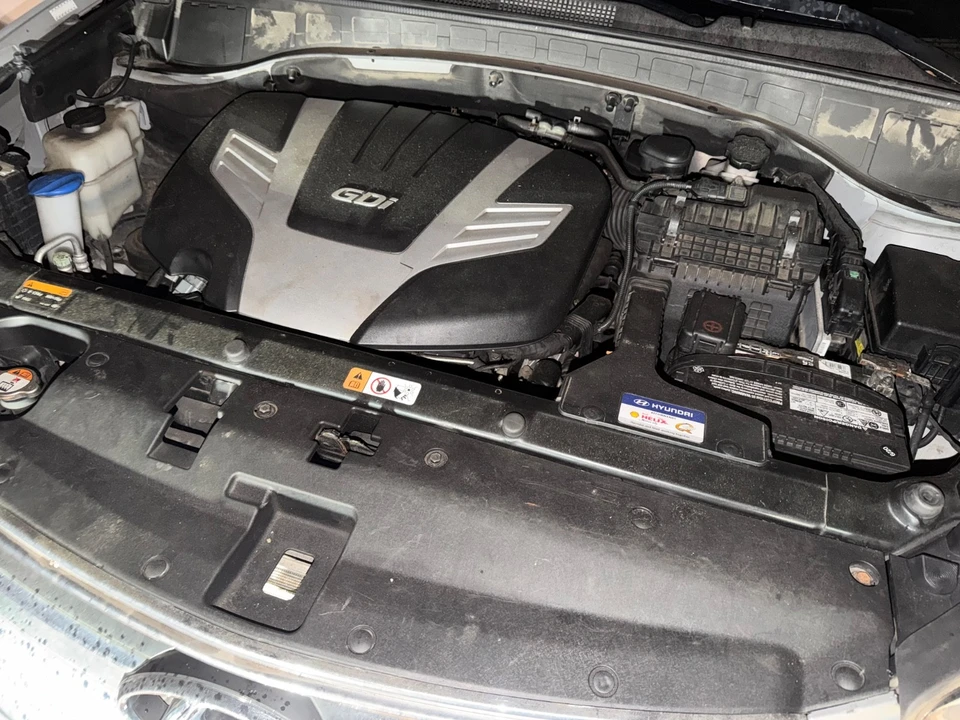 2016 Hyundai Santa Fe - Image 5 of 6