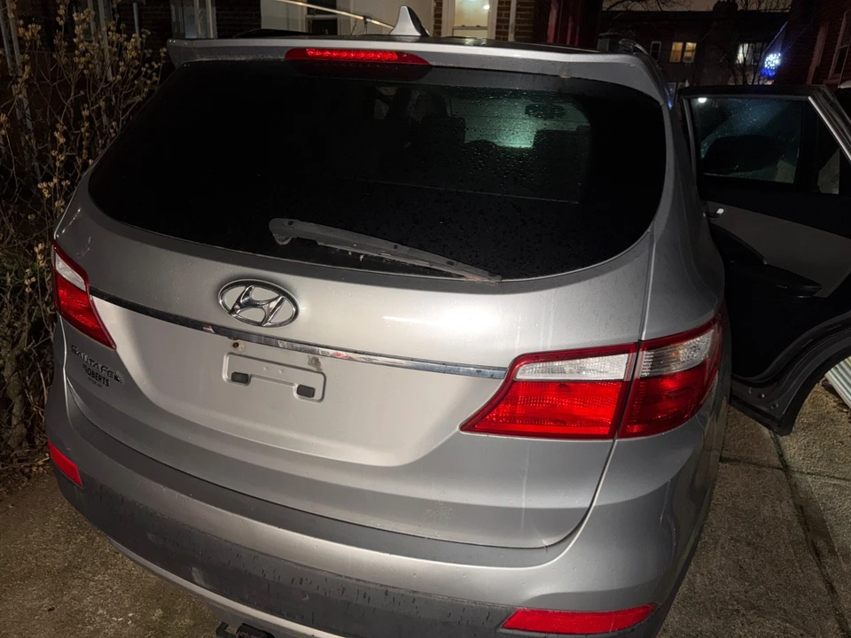 2016 Hyundai Santa Fe - Image 2 of 6