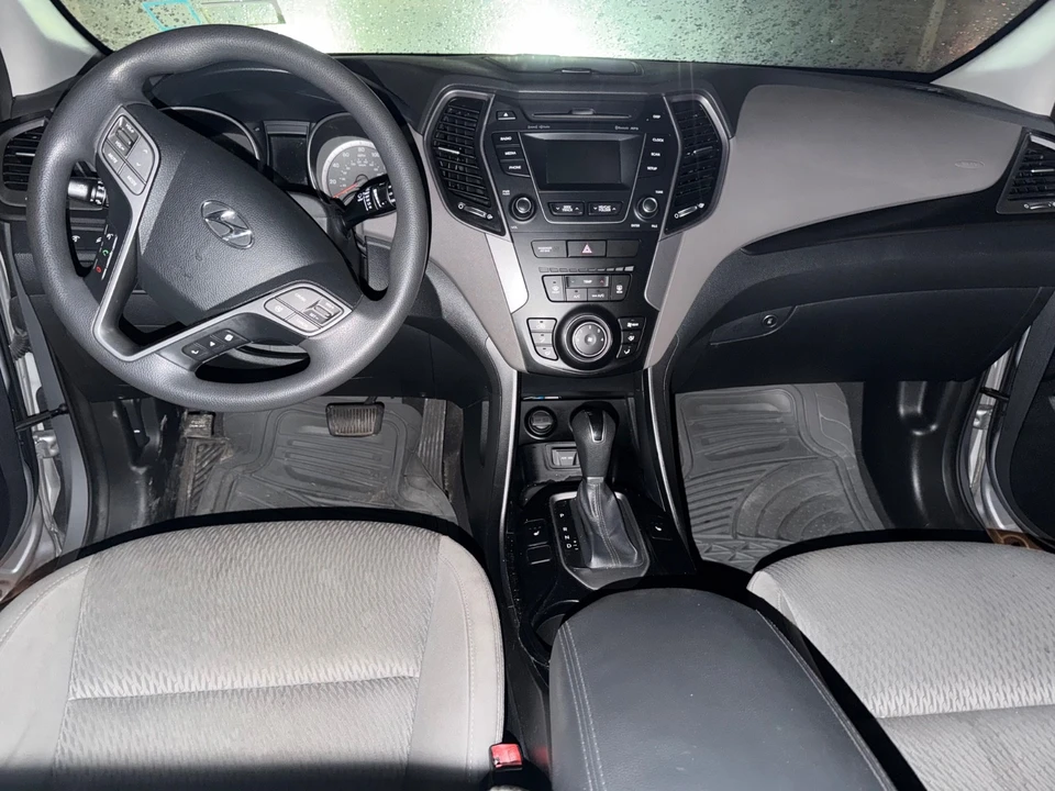 2016 Hyundai Santa Fe - Image 4 of 6