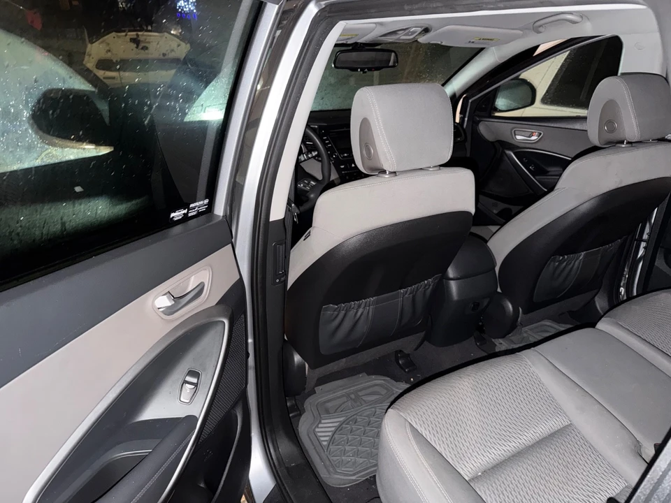 2016 Hyundai Santa Fe - Image 3 of 6