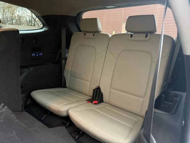 2016 Hyundai Santa Fe - Image 18 of 19
