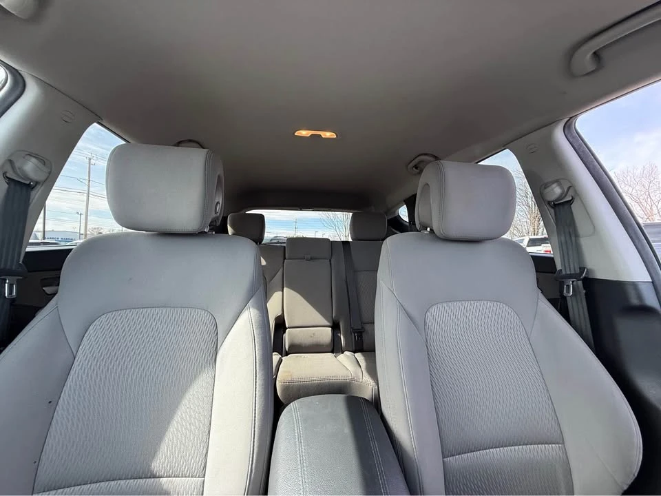 2016 Hyundai Santa Fe - Image 11 of 18