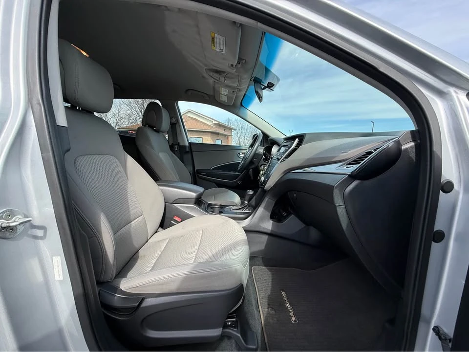 2016 Hyundai Santa Fe - Image 16 of 18