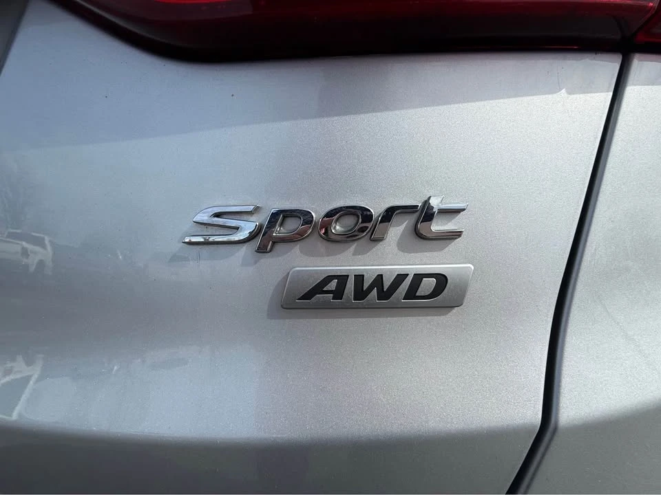 2016 Hyundai Santa Fe - Image 13 of 18