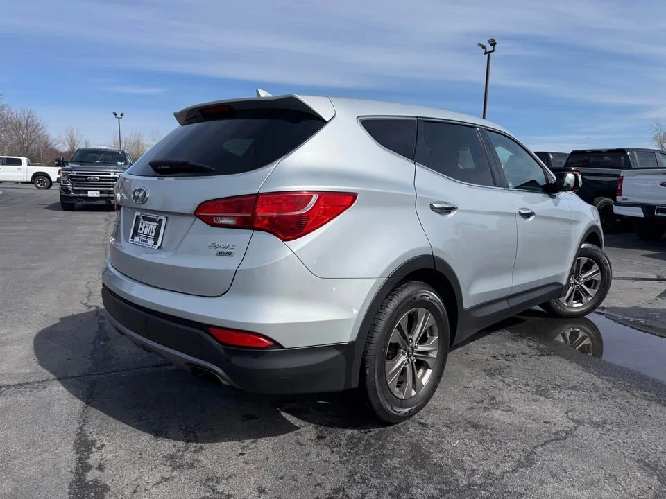 2016 Hyundai Santa Fe - Image 2 of 18
