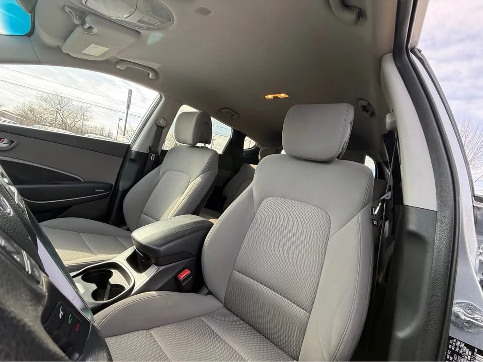 2016 Hyundai Santa Fe - Image 10 of 18