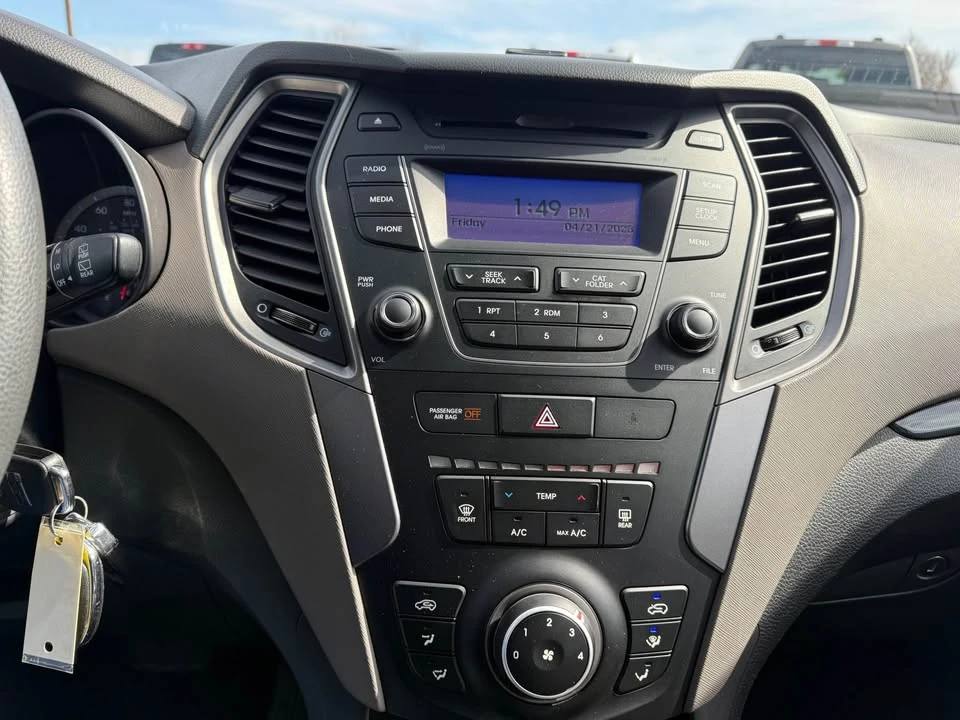 2016 Hyundai Santa Fe - Image 4 of 18