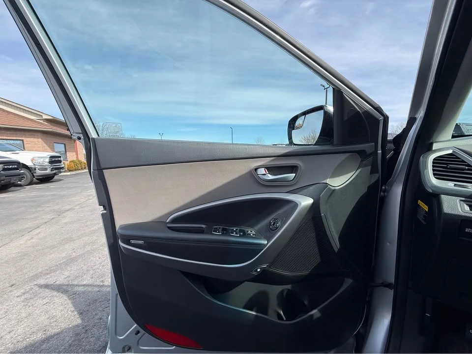 2016 Hyundai Santa Fe - Image 8 of 18