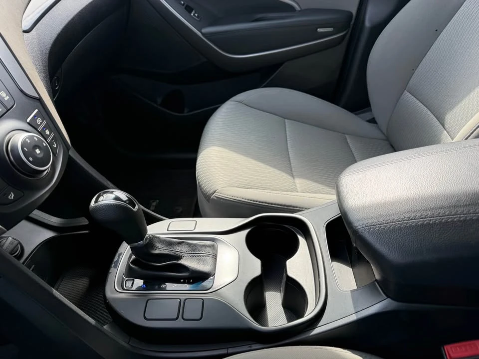 2016 Hyundai Santa Fe - Image 7 of 18
