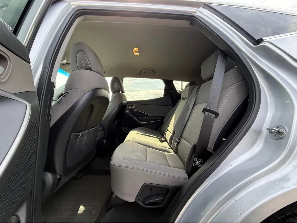 2016 Hyundai Santa Fe - Image 12 of 18
