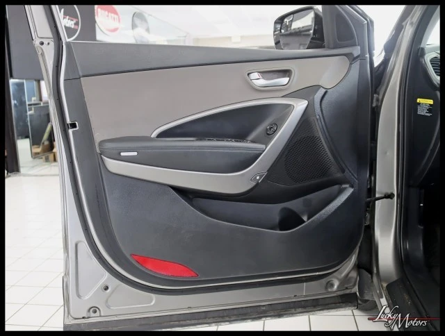 2016 Hyundai Santa Fe - Image 23 of 28