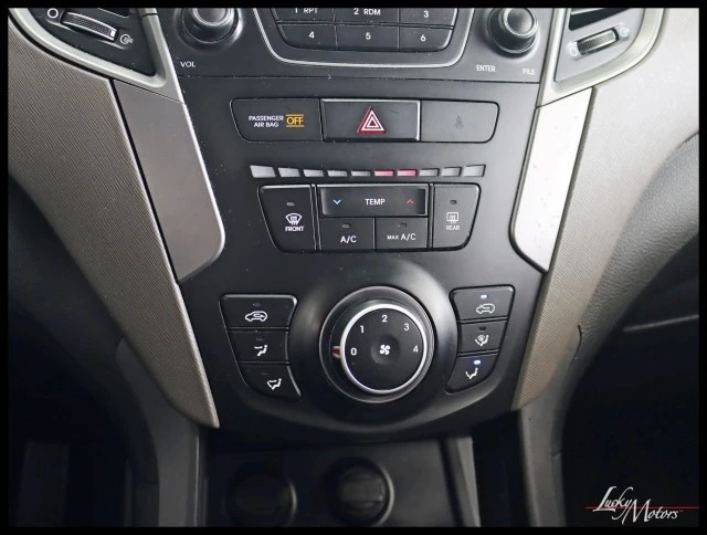 2016 Hyundai Santa Fe - Image 17 of 28