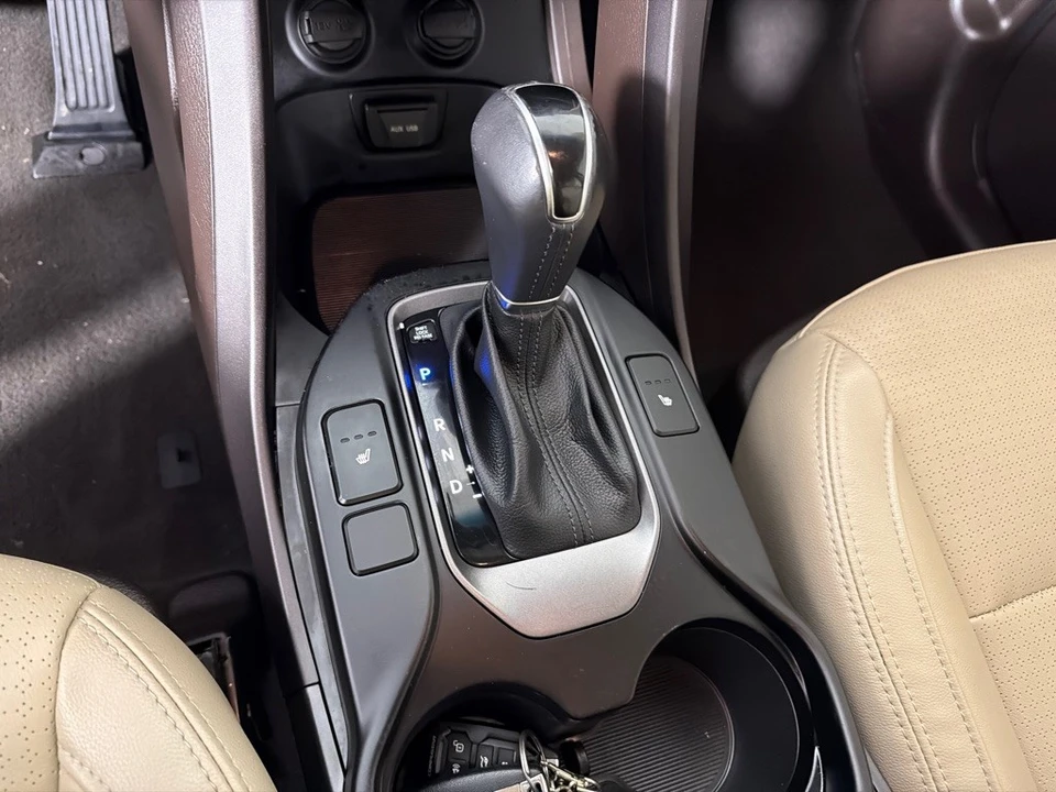 2016 Hyundai Santa Fe - Image 18 of 21