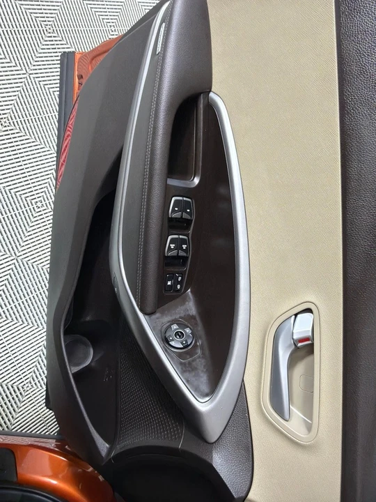 2016 Hyundai Santa Fe - Image 11 of 21