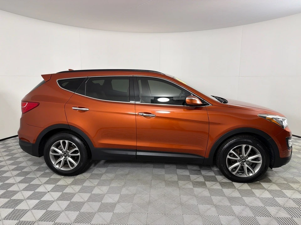 2016 Hyundai Santa Fe - Image 4 of 21