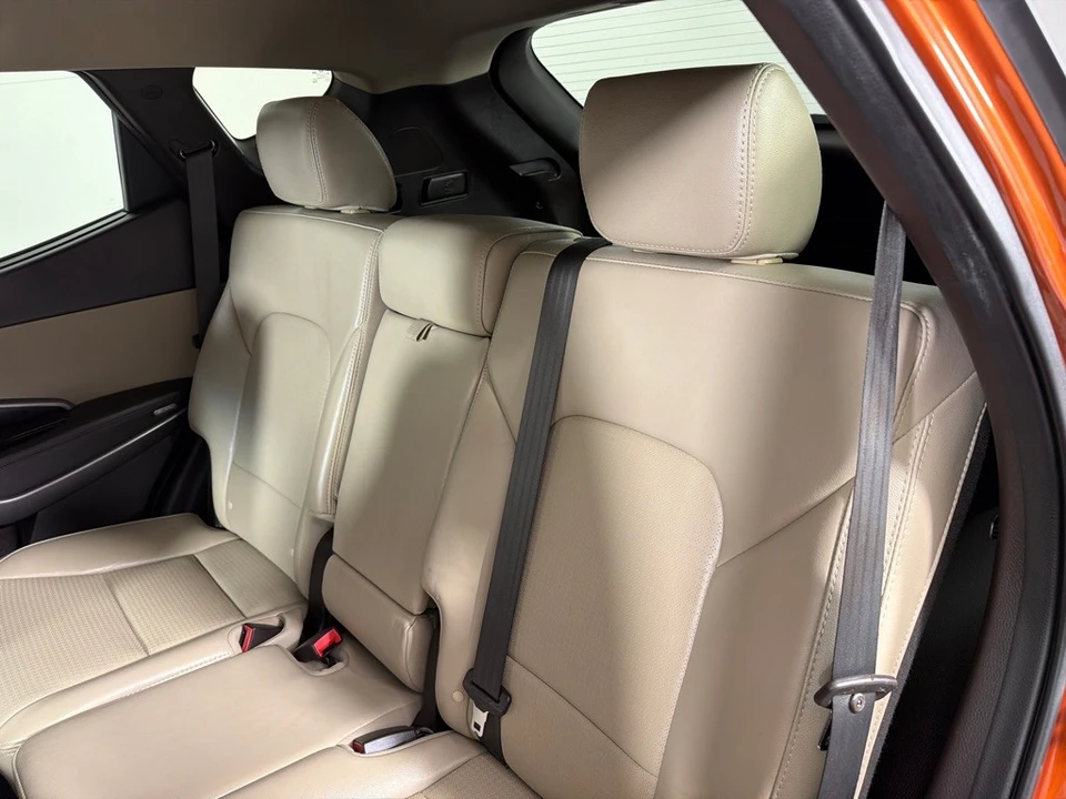 2016 Hyundai Santa Fe - Image 20 of 21