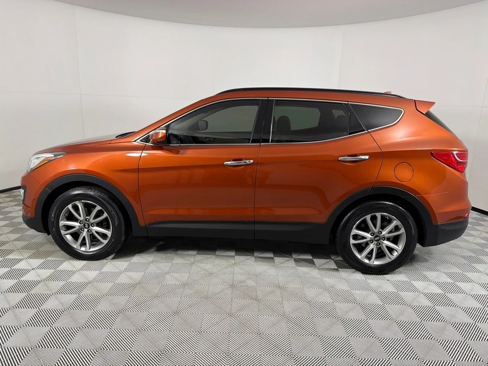 2016 Hyundai Santa Fe - Image 8 of 12
