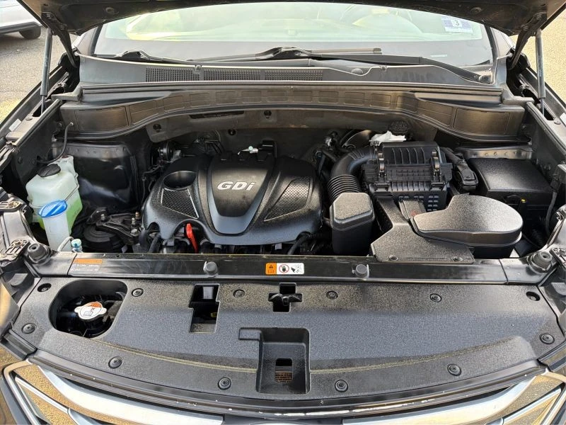2016 Hyundai Santa Fe - Image 11 of 12