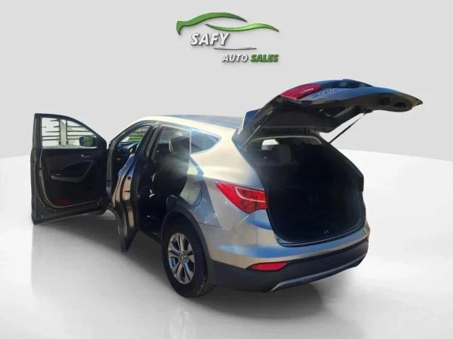 2016 Hyundai Santa Fe - Image 11 of 21