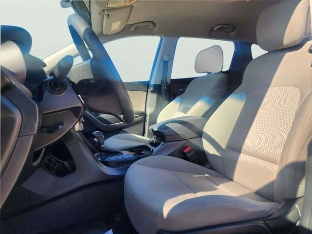 2016 Hyundai Santa Fe - Image 18 of 21