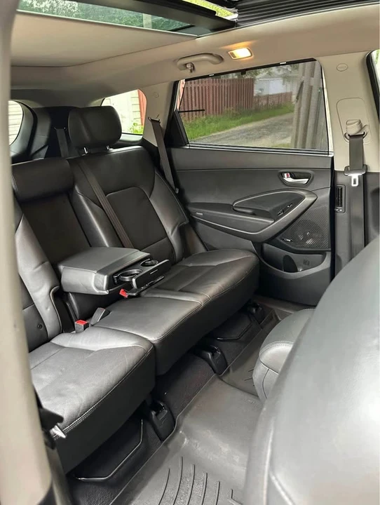 2016 Hyundai Santa Fe - Image 7 of 18