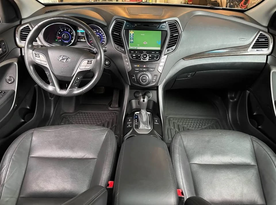 2016 Hyundai Santa Fe - Image 15 of 18
