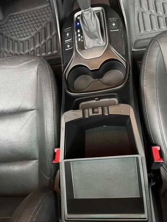 2016 Hyundai Santa Fe - Image 17 of 18