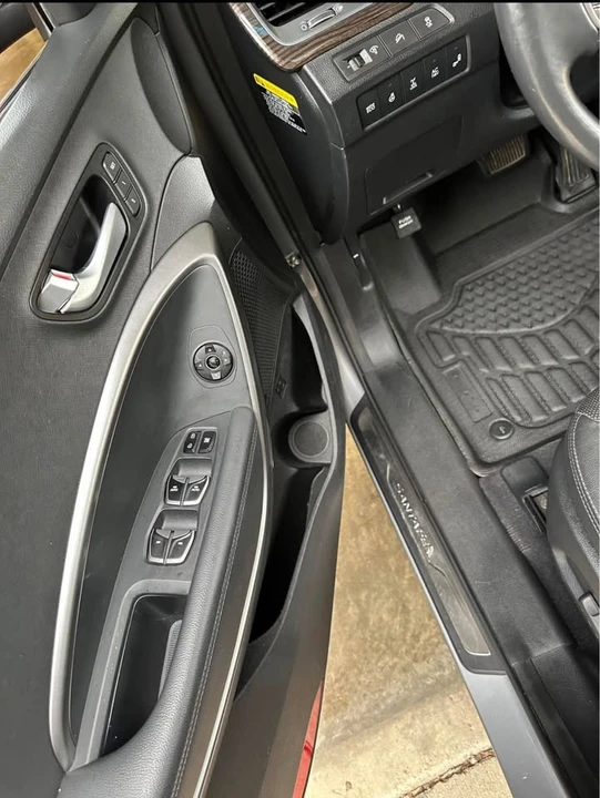 2016 Hyundai Santa Fe - Image 13 of 18