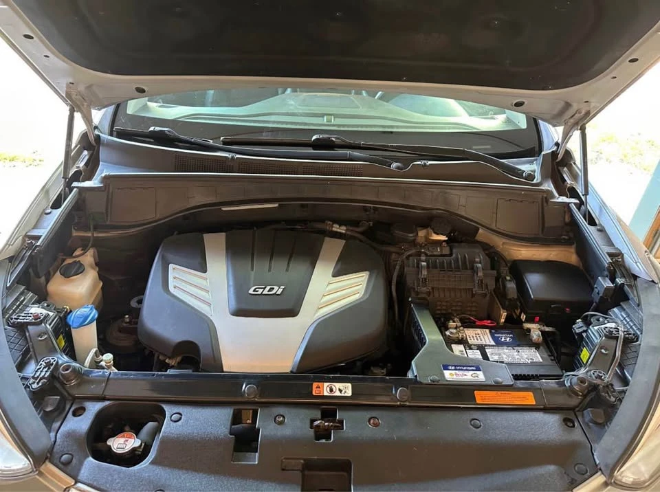 2016 Hyundai Santa Fe - Image 5 of 18