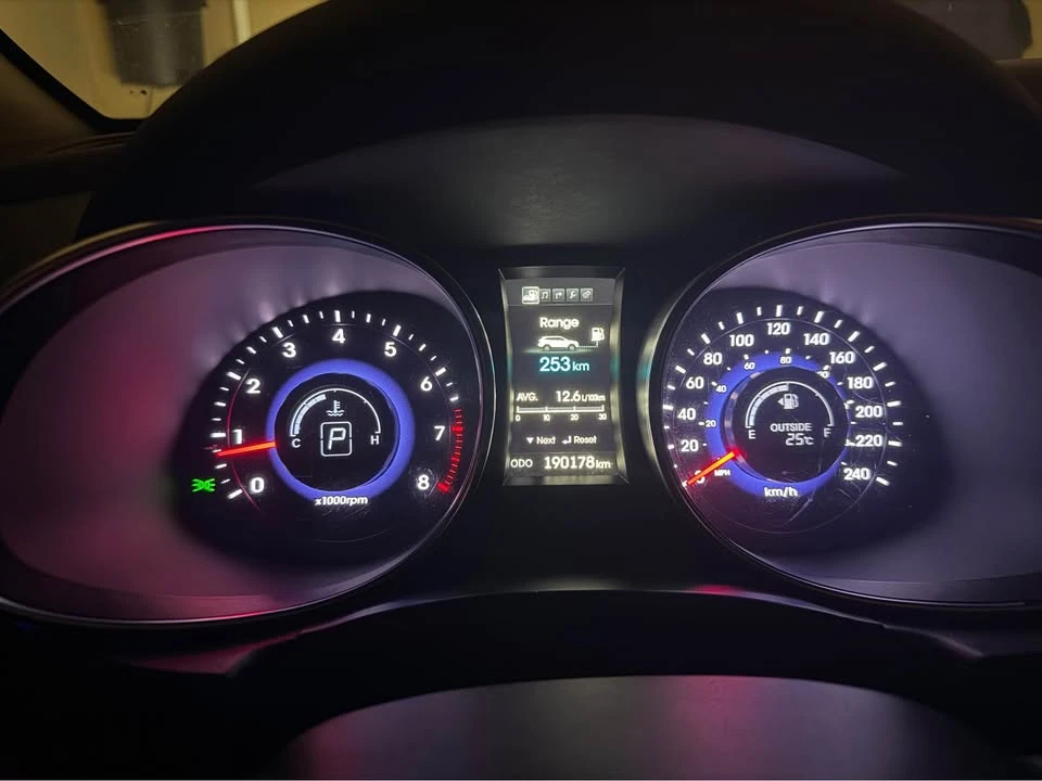 2016 Hyundai Santa Fe - Image 18 of 18