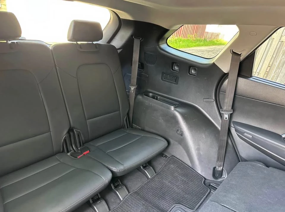 2016 Hyundai Santa Fe - Image 10 of 18