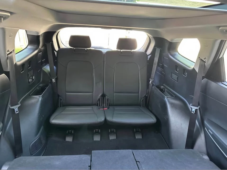 2016 Hyundai Santa Fe - Image 16 of 18
