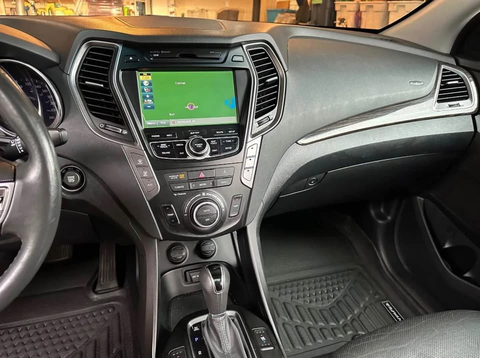 2016 Hyundai Santa Fe - Image 6 of 18