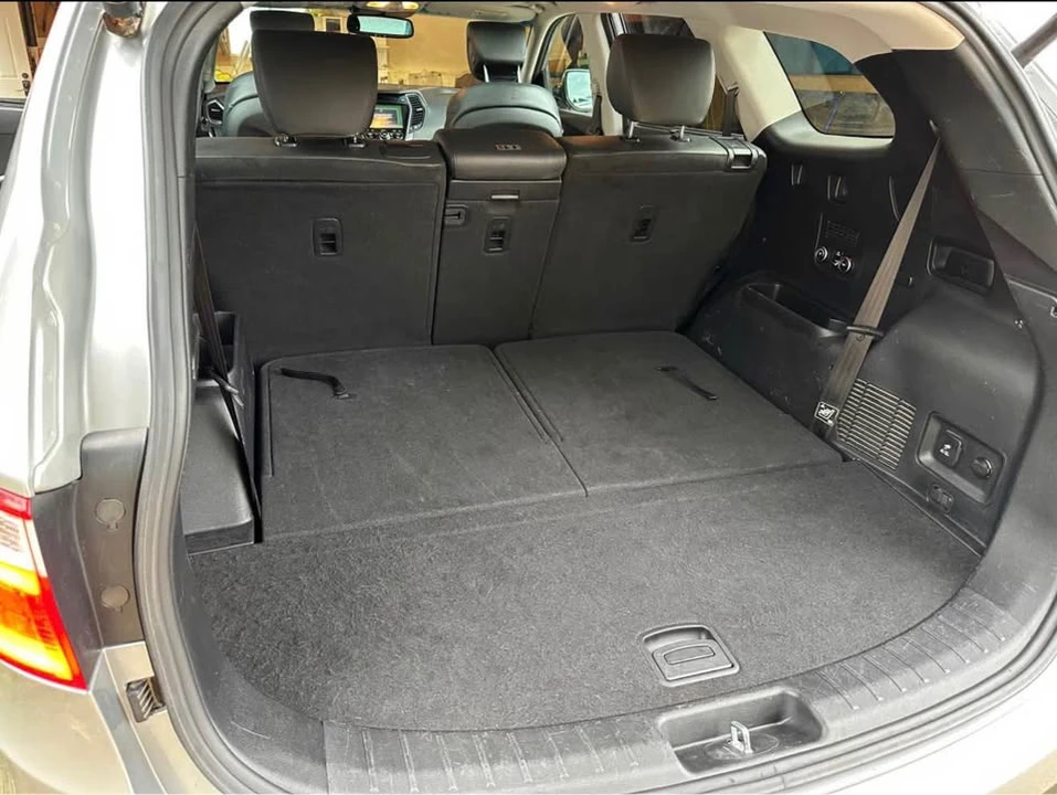 2016 Hyundai Santa Fe - Image 12 of 18