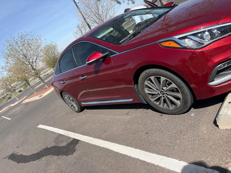 2016 Hyundai Sonata - Image 2 of 3