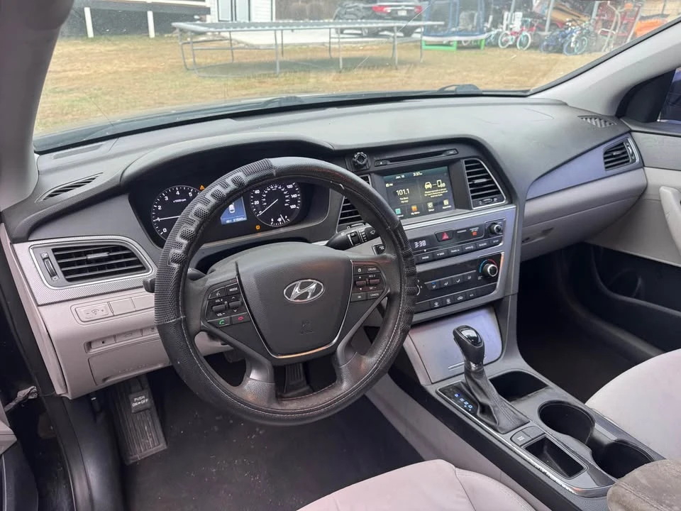 2016 Hyundai Sonata - Image 4 of 9