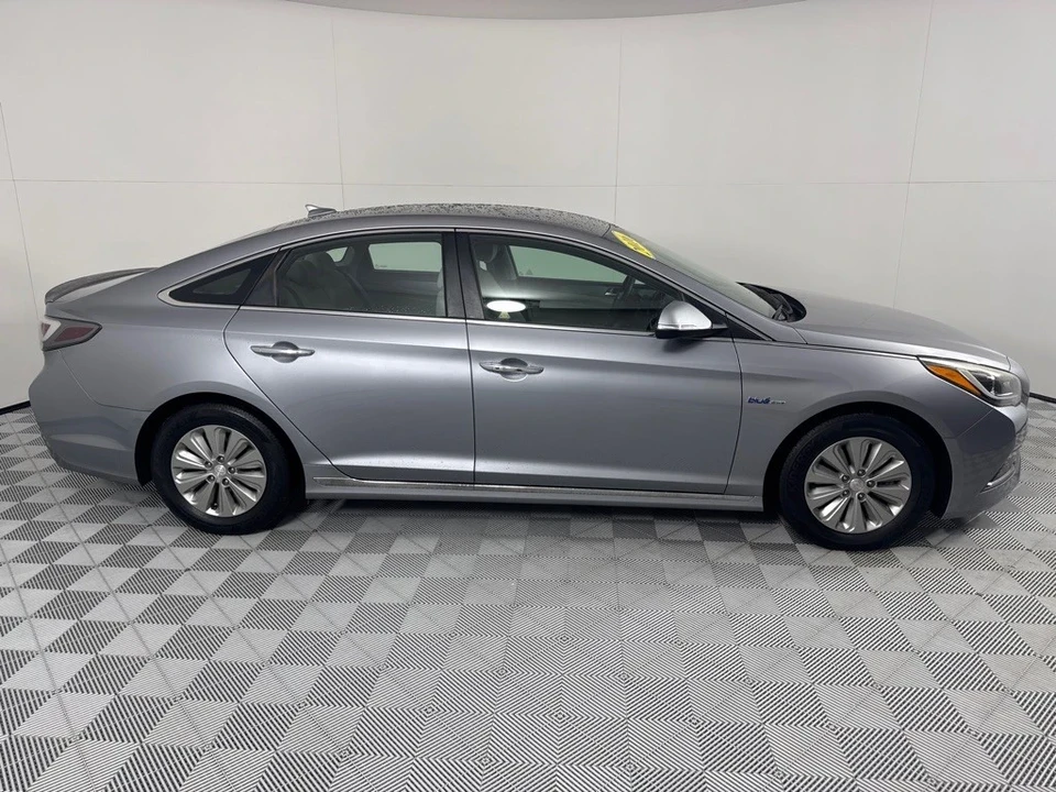2016 Hyundai Sonata - Image 4 of 12