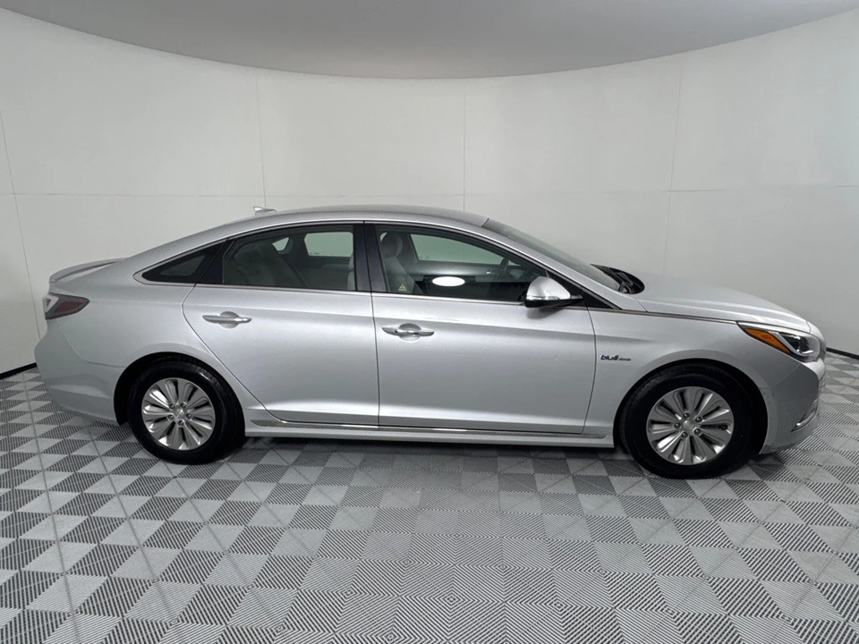 2016 Hyundai Sonata - Image 4 of 12