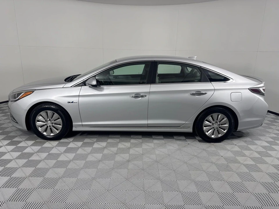 2016 Hyundai Sonata - Image 6 of 12
