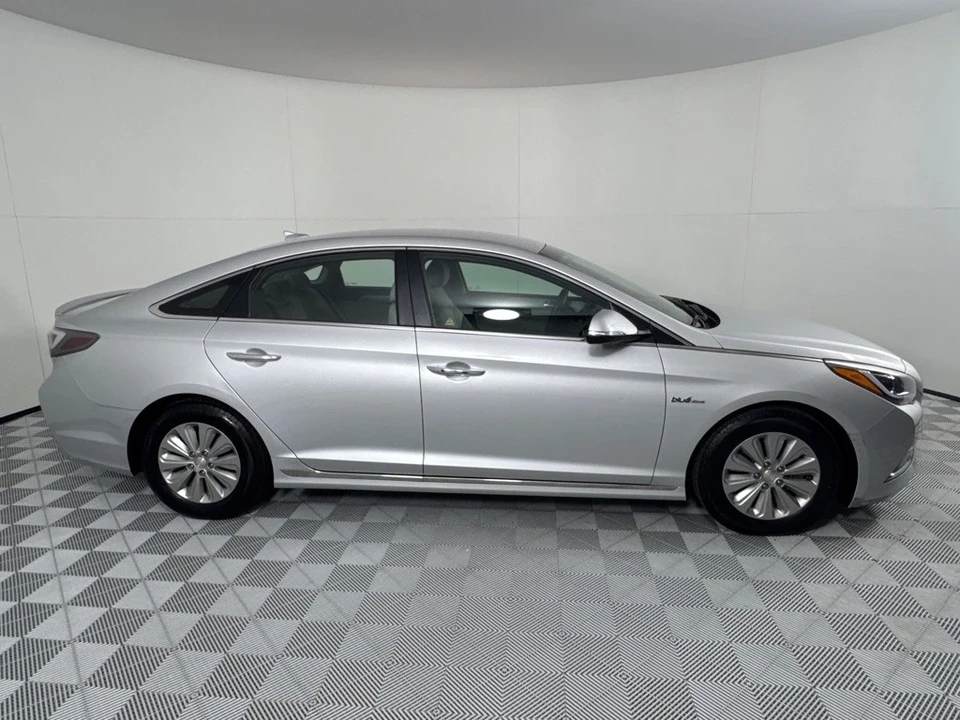 2016 Hyundai Sonata - Image 4 of 12