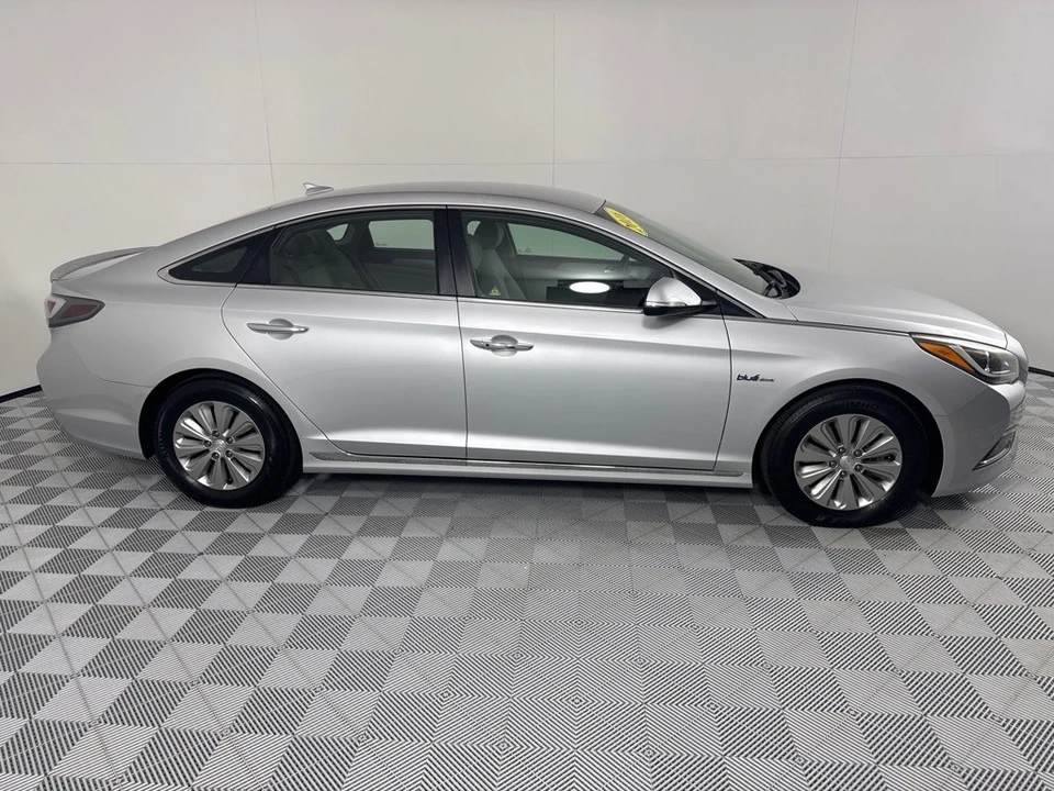 2016 Hyundai Sonata - Image 4 of 12