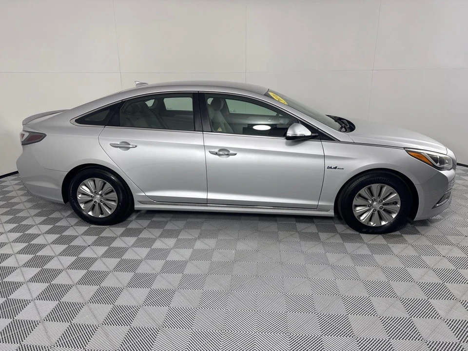 2016 Hyundai Sonata - Image 4 of 21