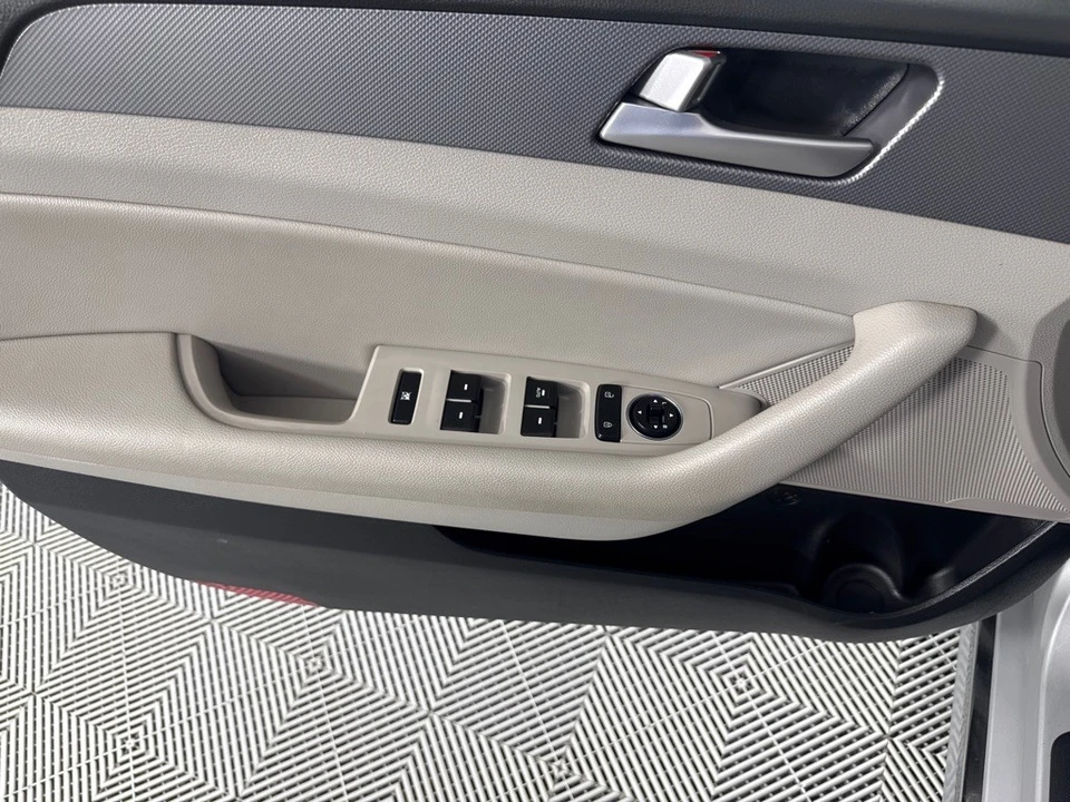 2016 Hyundai Sonata - Image 11 of 21