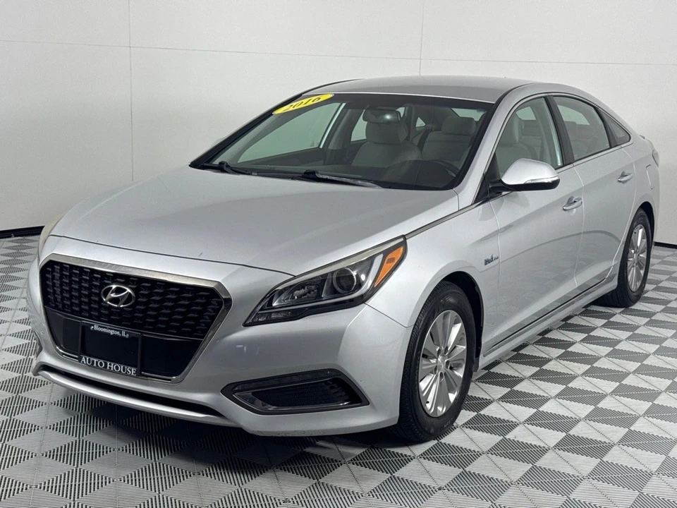 2016 Hyundai Sonata - Image 10 of 12