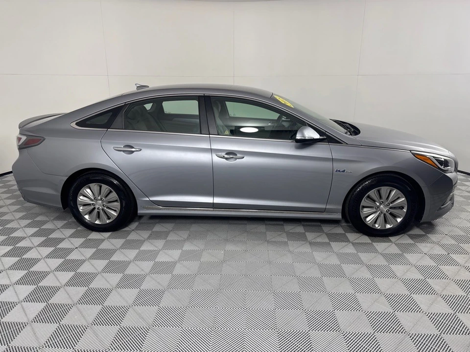 2016 Hyundai Sonata - Image 4 of 12