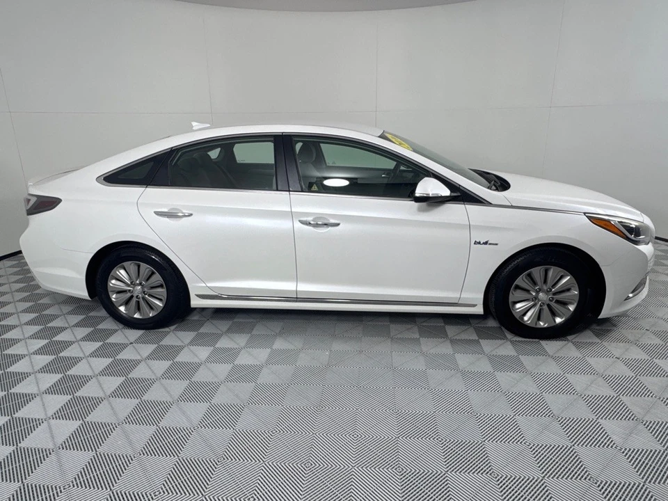 2016 Hyundai Sonata - Image 4 of 21