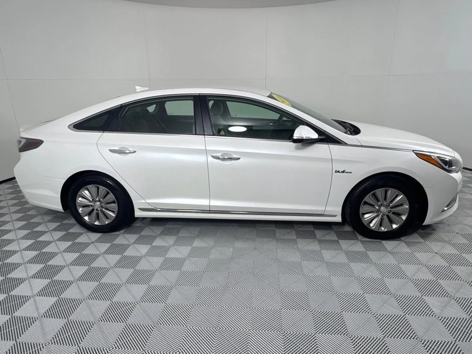 2016 Hyundai Sonata - Image 4 of 12