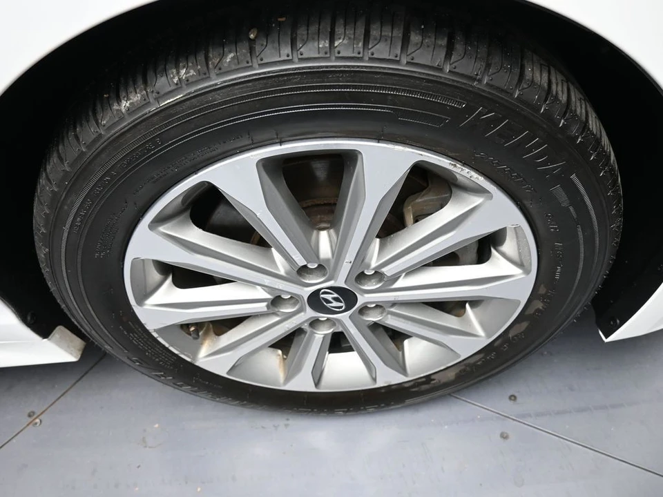 2016 Hyundai Sonata - Image 13 of 21