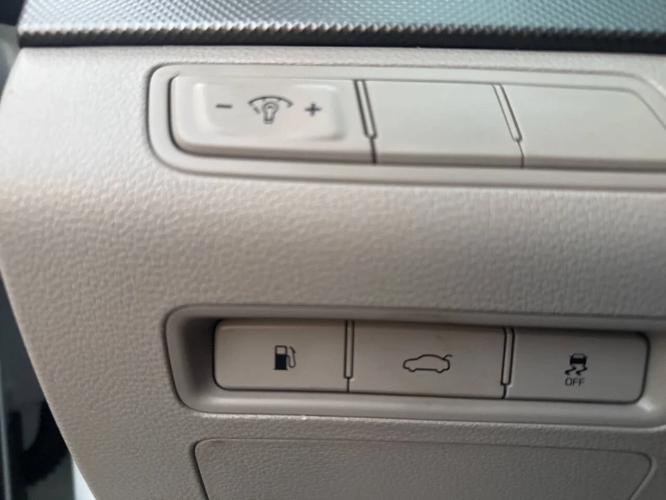 2016 Hyundai Sonata - Image 18 of 21