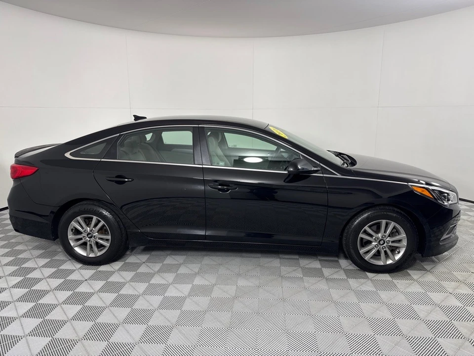 2016 Hyundai Sonata - Image 4 of 12